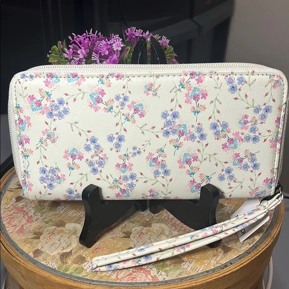 🔥 Mundi Floral White Wristlet Wallet, full zip - Picture 1 of 3